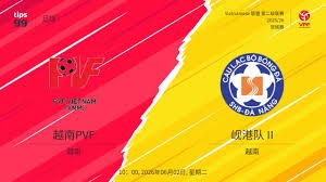 从难民营到足球巅峰的传奇旅程